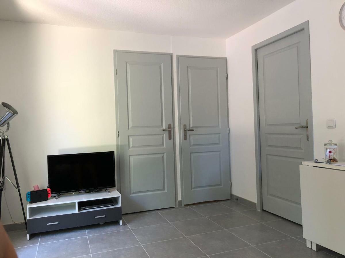 Mazet « Domaine De La Pinede » Apartment Льо Лаванду Екстериор снимка